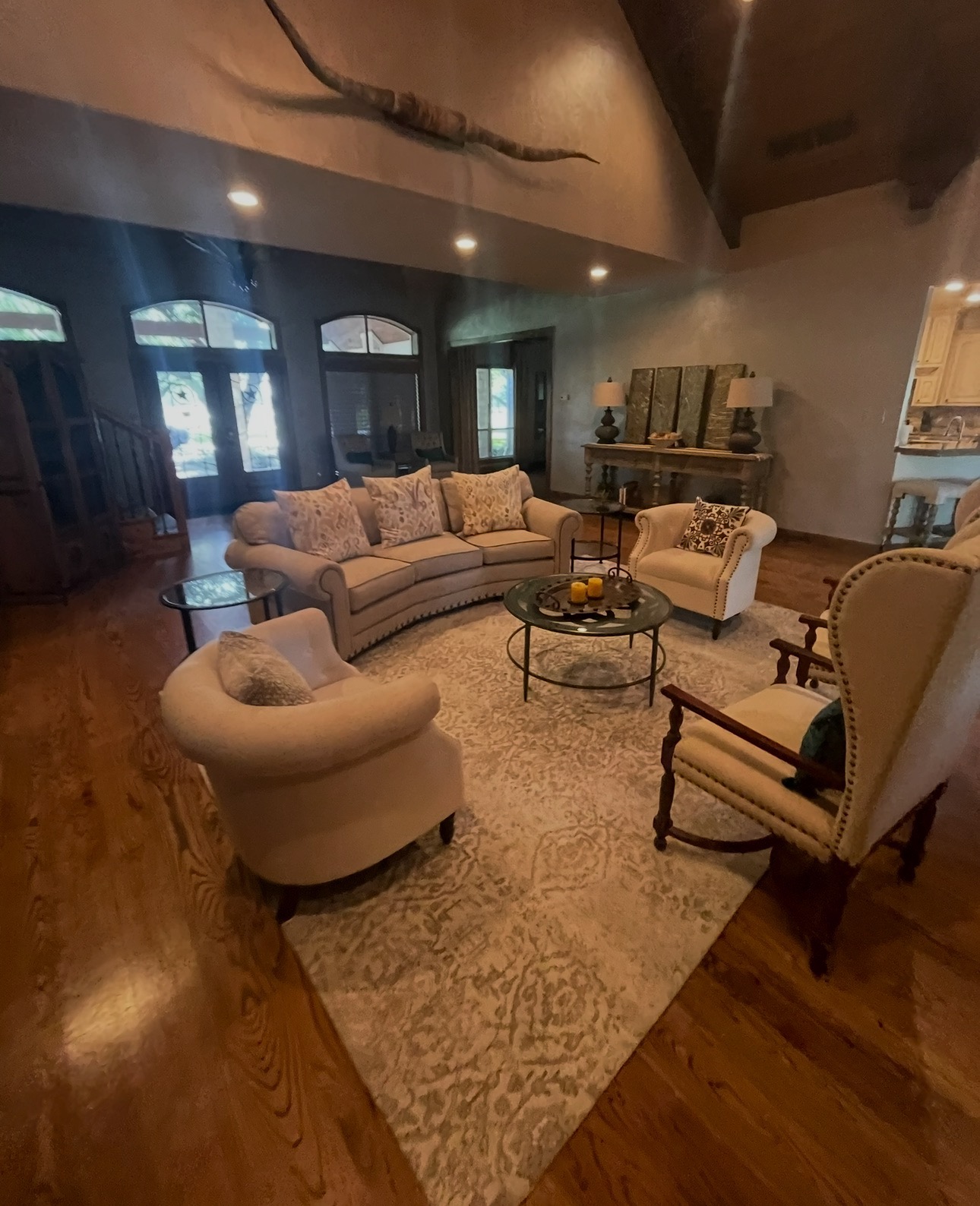 Freshly cleaned spacious living room with vaulted ceilings